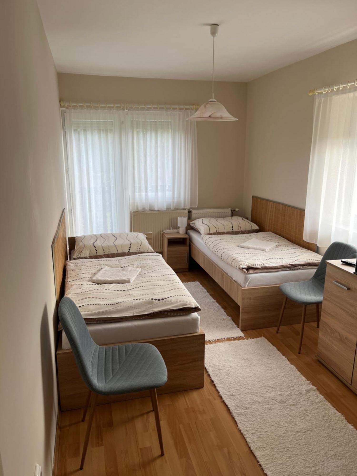 Zsuzsi Vendégház Zalaegerszeg Exterior foto