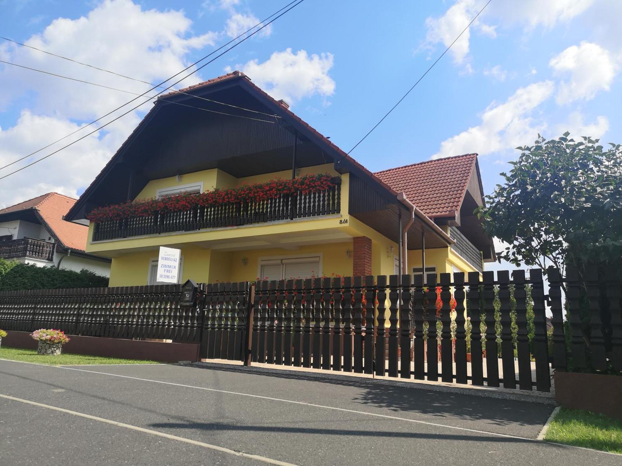 Zsuzsi Vendégház Zalaegerszeg Exterior foto