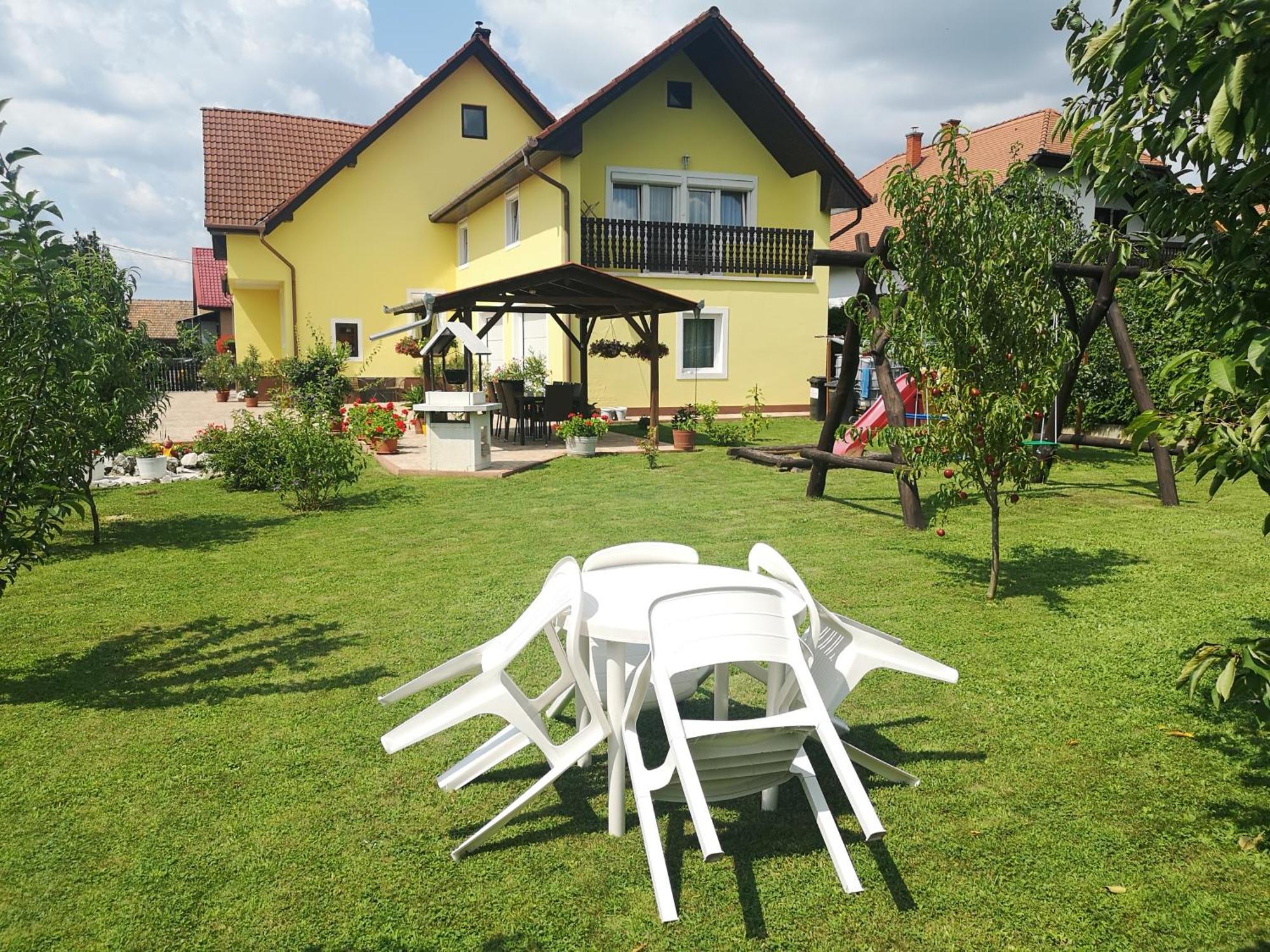 Zsuzsi Vendégház Zalaegerszeg Exterior foto